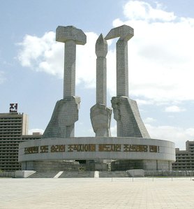 north-korea-monument